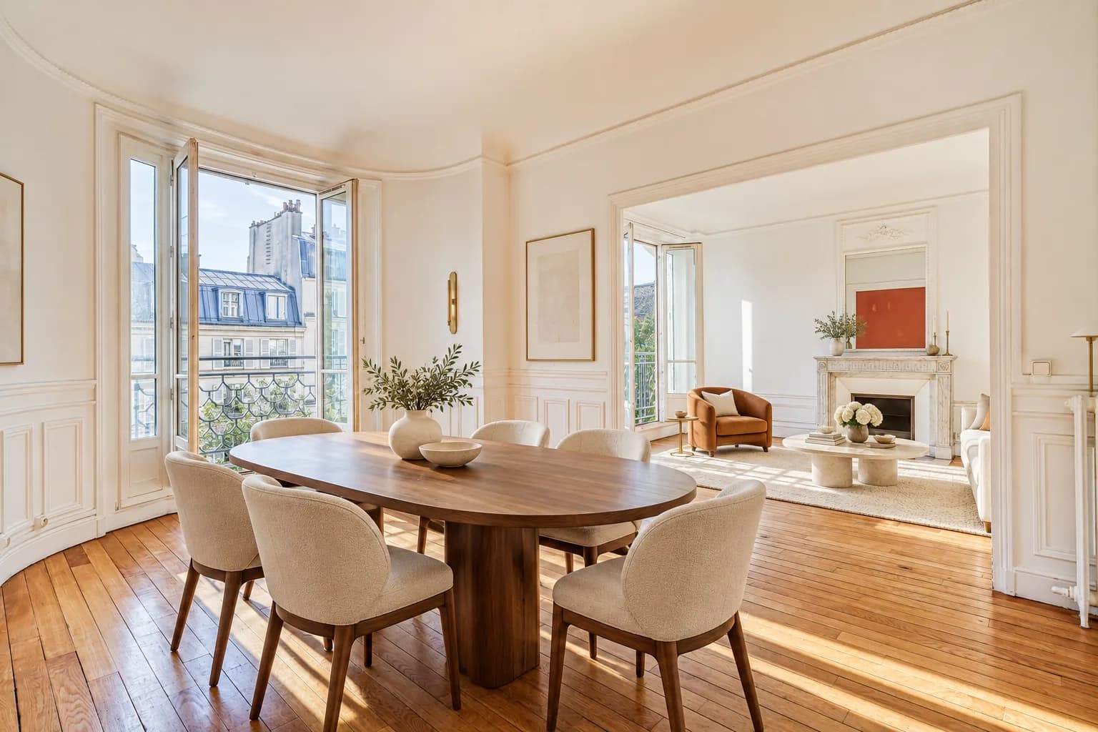 Paris 7e – Rue Cler – Appartement 98 m², 2 chambres, balcon