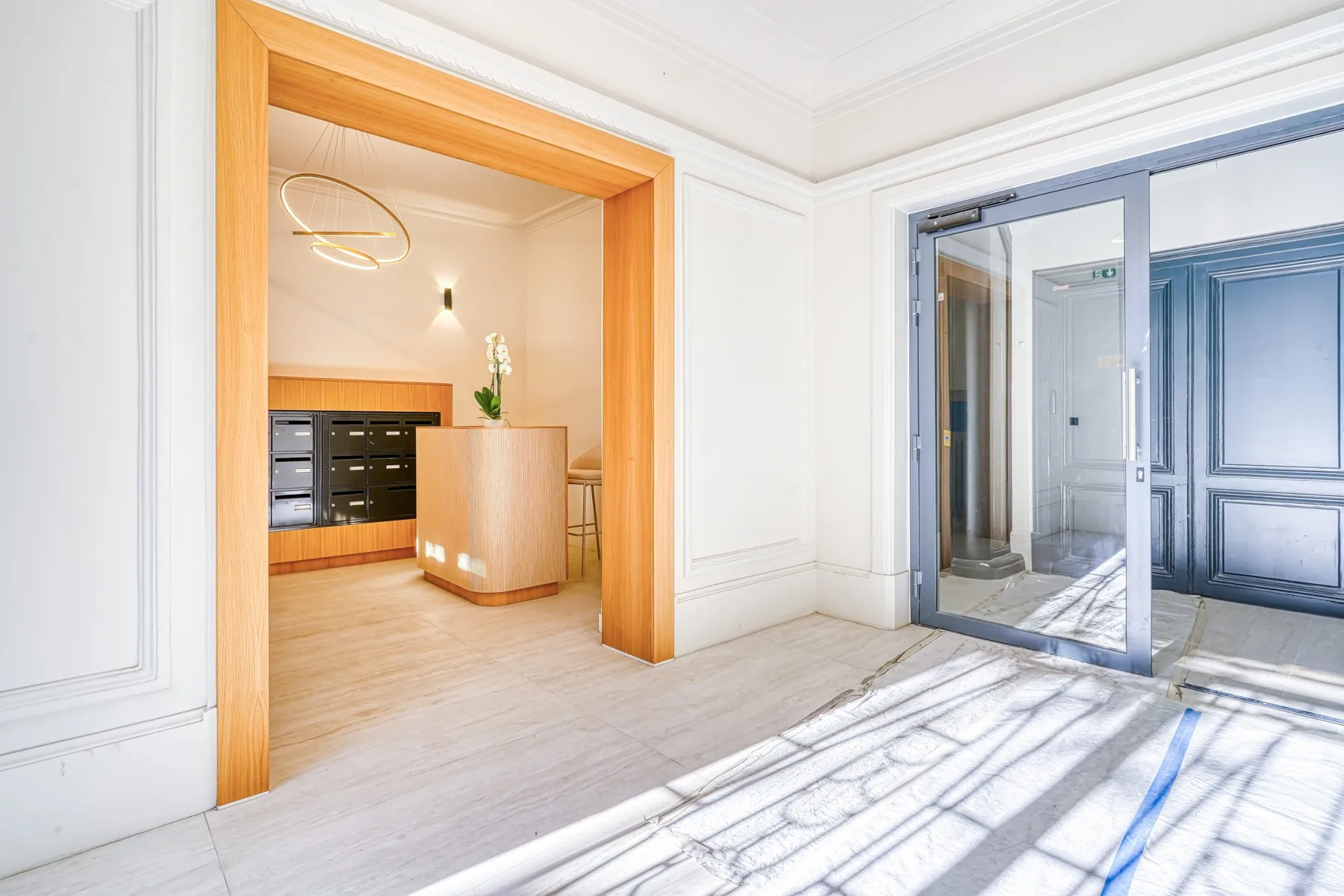 Hall d'entrée rénové de l'immeuble