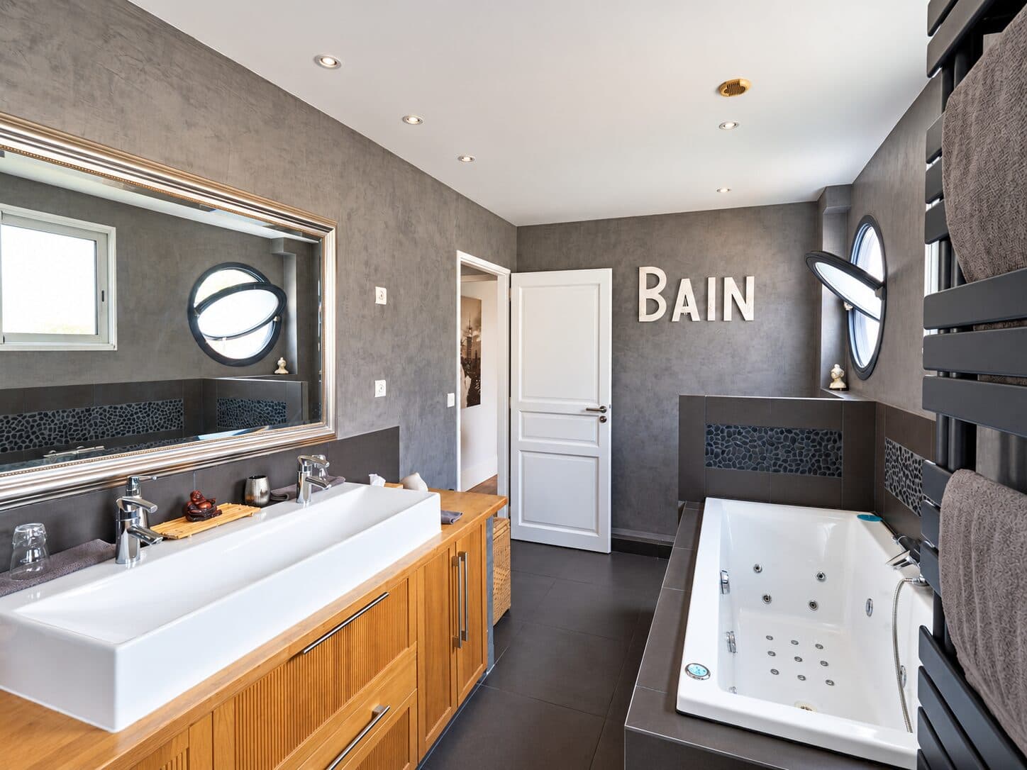 Sole agency - Family villa with exceptional volumes — photo 19