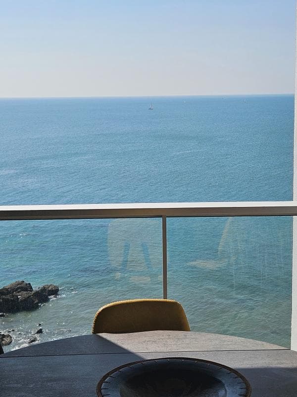 T3 71m² • Vue mer panoramique • Corniche 8e étage • Cave & Parking — photo 3